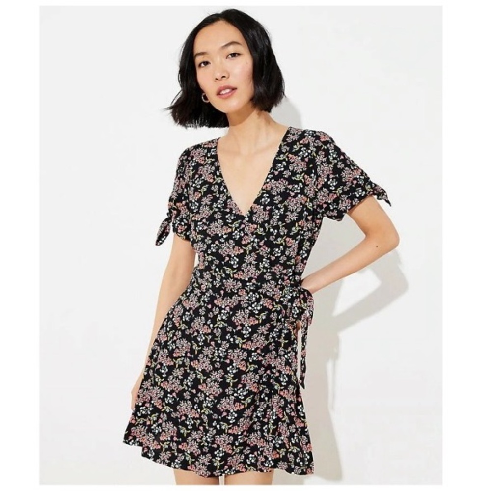 Ann Taylor LOFT Floral Wrap Surplice V-Neck Puff Sleeve Romper Dress Black 4